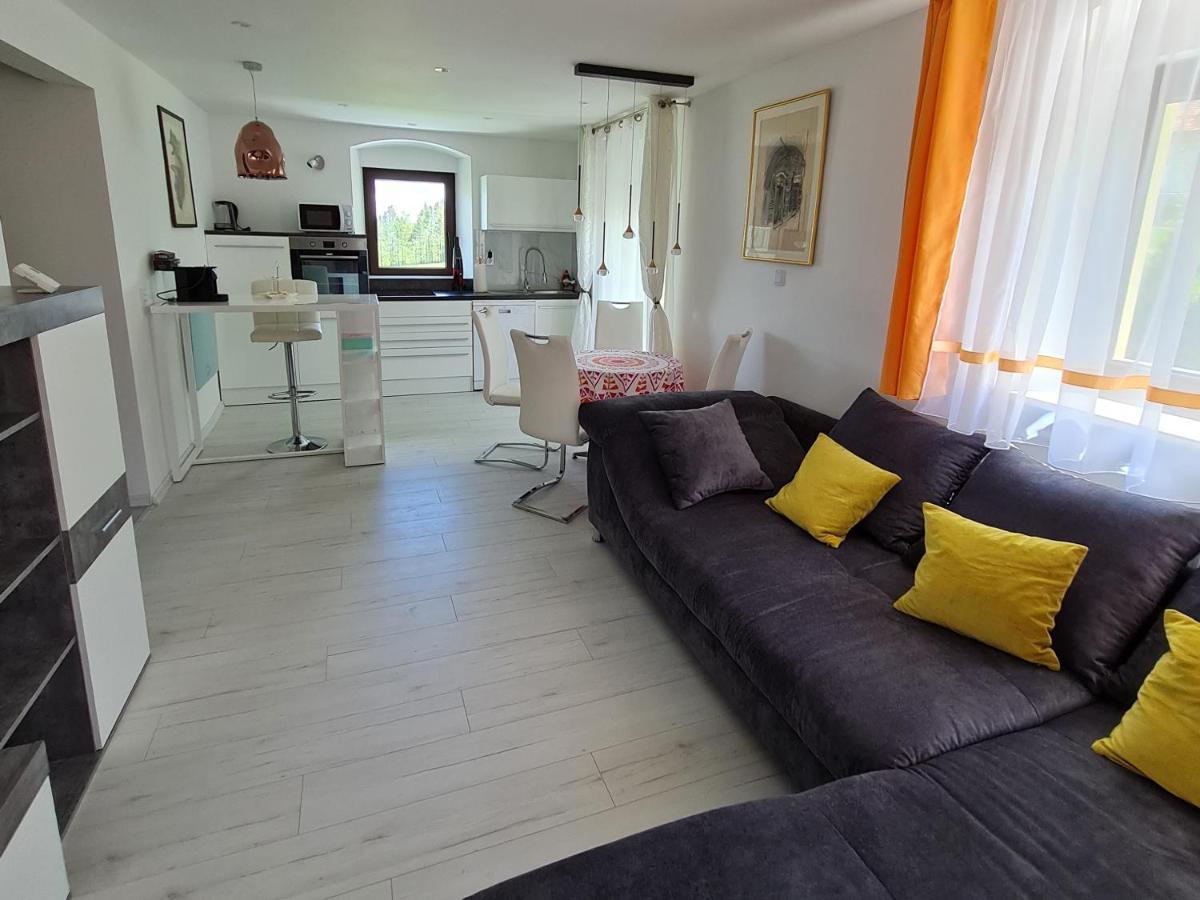 Ferien- Und Businesswohnung Relax Im Ersten Stock Sonnen Esterno foto