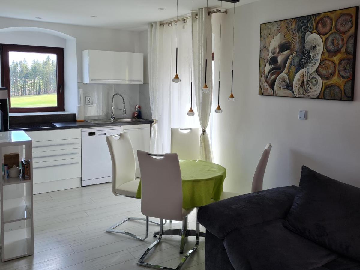 Ferien- Und Businesswohnung Relax Im Ersten Stock Sonnen Esterno foto