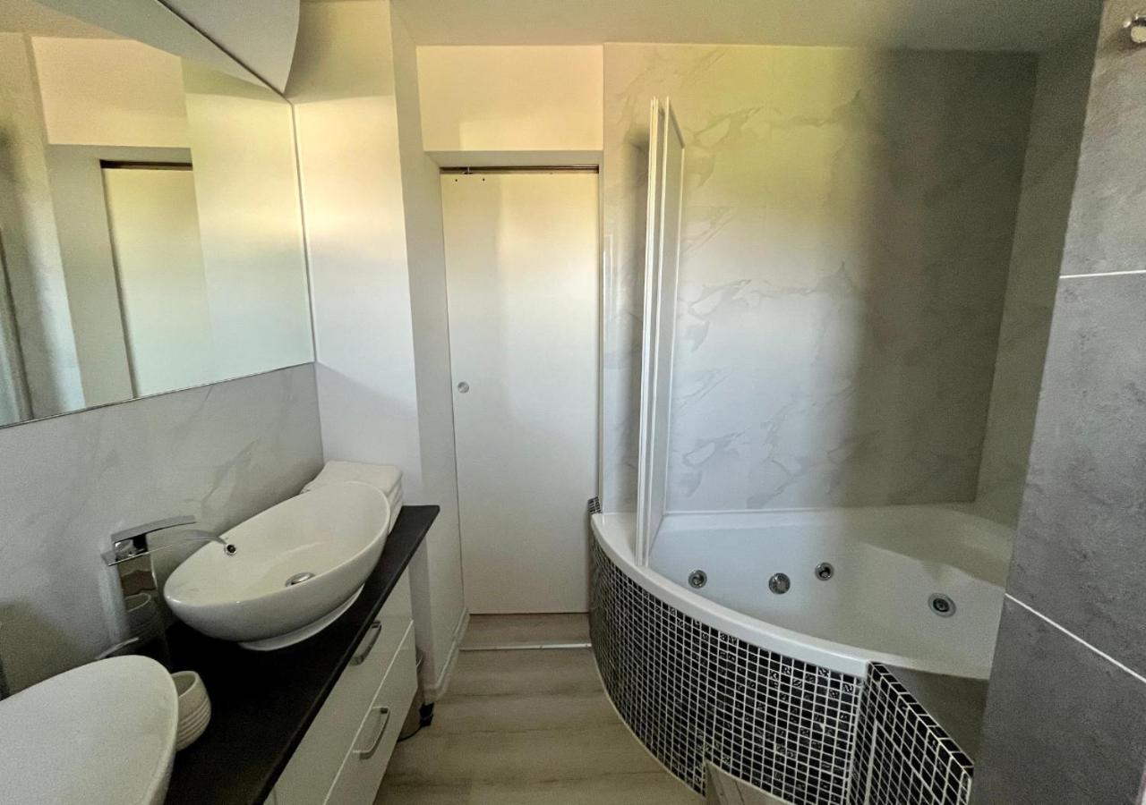 Ferien- Und Businesswohnung Relax Im Ersten Stock Sonnen Esterno foto